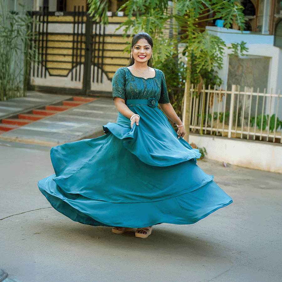Green Ball Gown - Image 2